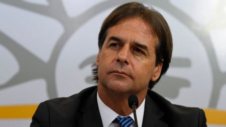 Lacalle Pou y Bolsonaro acuerdan monitoreo binacional fronterizo por COVID-19