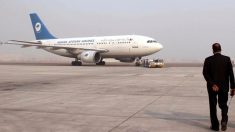 Un avión de pasajeros se estrella en Afganistán, talibanes reivindican el derribo