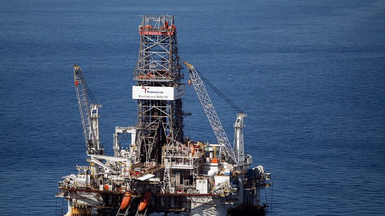 El pozo petrolero BP Deepwater Horizon se ve el 3 de agosto de 2010 en el Golfo de México frente a la costa de Luisiana. (Foto de Chris Graythen / Getty Images)