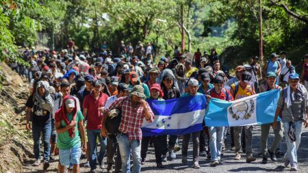 Circula en Honduras anuncio de caravana de migrantes que convoca a salir el 15 de enero