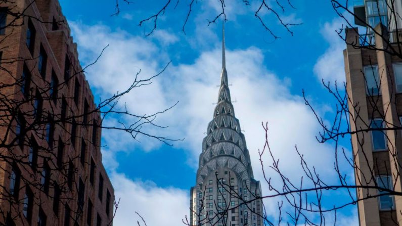 El edificio Chrysler se ve en el centro de Manhattan el 9 de enero de 2019 en Nueva York. - El edificio Chrysler, en la Avenida Lexington y la calle 42, una parte clave del horizonte de la ciudad de Nueva York durante casi 90 años, está a la venta. (DON EMMERT/AFP a través de Getty Images)
