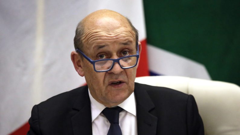 El ministro francés de Europa y Asuntos Exteriores, Jean-Yves Le Drian, da una conferencia de prensa después de la octava sesión del Foro Sudáfrica-Francia para el diálogo político (FPD) en el edificio OR Tambo el 28 de febrero de 2019 en Pretoria (Sudáfrica). (PHILL MAGAKOE / AFP / Getty Images)