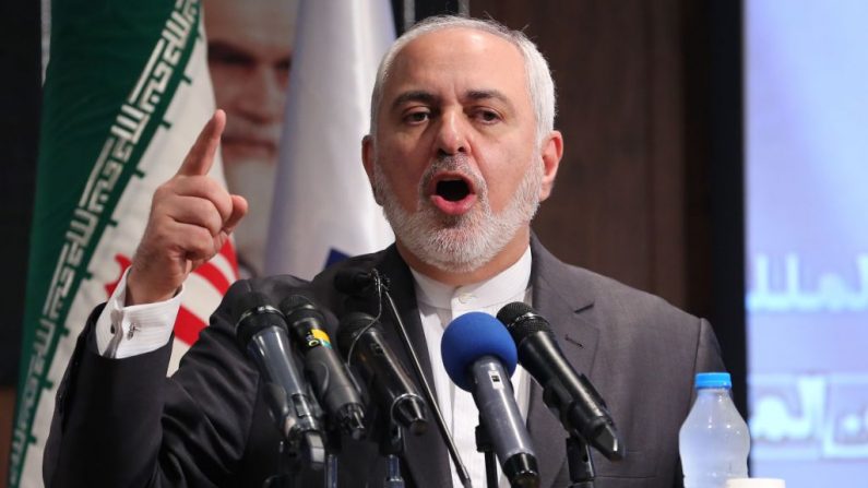 El ministro de Relaciones Exteriores de Irán, Mohammad Javad Zarif, habla en una conferencia que Irán está organizando sobre el unilateralismo y el derecho internacional en la Universidad Allameh Tabataba'i en la capital Teherán, Irán, el 21 de octubre de 2019. (ATTA KENARE / AFP / Getty Images)