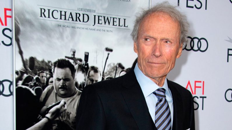 El director y actor Clint Eastwood asiste a la gala de estreno mundial de "Richard Jewell" durante el AFI FEST 2019 Presentado por Audi en el Teatro Chino TCL, en Hollywood, California, el 20 de noviembre de 2019. (Valerie Macon/AFP a través de Getty Images)