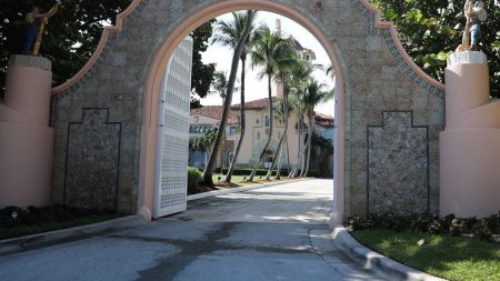 Ponen 2 sospechosos bajo custodia por violación de seguridad en propiedad de Trump Mar-a-Lago