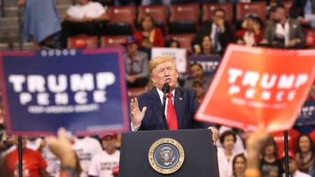 Donald Trump realiza su primer acto de campaña de 2020 en una iglesia cristiana de Miami