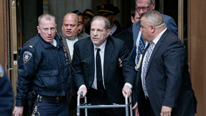 Harvey Weinstein sale de la corte el 6 de enero de 2020 en la ciudad de Nueva York (EE.UU.). (Kena Betancur / Getty Images)