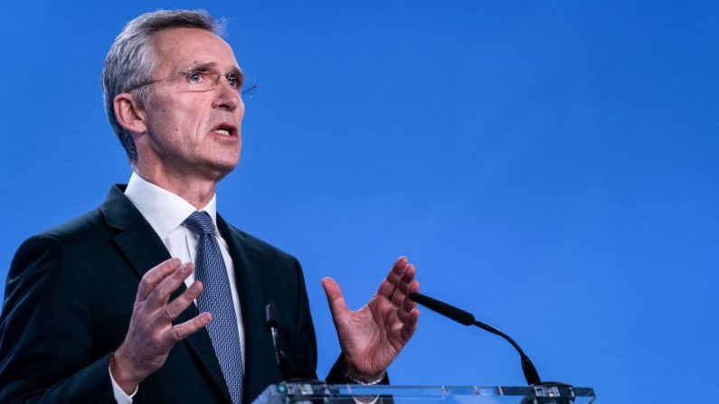 El secretario general de la OTAN, Jens Stoltenberg, pronuncia un discurso durante una conferencia de prensa al final de la reunión del Consejo del Atlántico Norte centrada en la situación de Irán, a nivel de embajador, en la sede de la OTAN, en Bruselas, el 6 de enero de 2020. (KENZO TRIBOUILLARD / AFP / Getty Images)