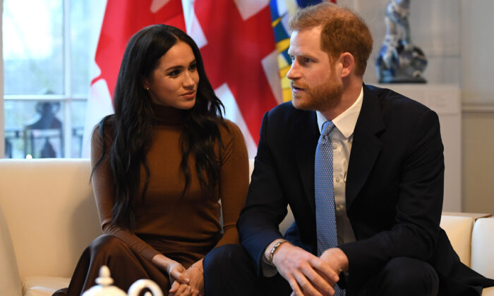 El príncipe Harry y su esposa Meghan durante su visita a la Casa de Canadá en Londres, Inglaterra, el 7 de enero de 2020, en agradecimiento por la cálida hospitalidad canadiense y el apoyo que recibieron durante su reciente estancia en Canadá. (Daniel Leal-Olivas/Getty Images)