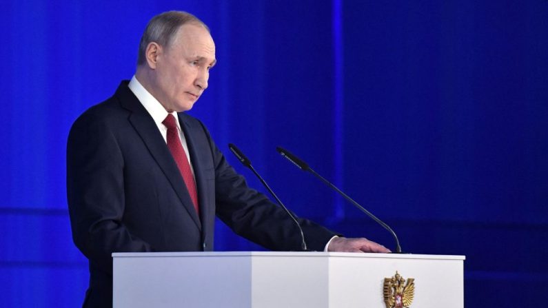 El líder ruso, Vladimir Putin, se dirige a la Asamblea Federal en la sala de exposiciones Manezh en el centro de Moscú el 15 de enero de 2020. (ALEXEY NIKOLSKY / SPUTNIK / AFP / Getty Images)