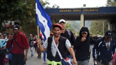 Caravana de hondureños es obligada a retornar a frontera por orden de Guatemala y EE.UU.