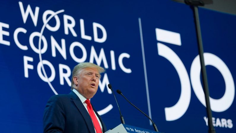 El presidente de los Estados Unidos, Donald Trump, se dirige al Foro Económico Mundial en Davos, el 21 de enero de 2020. (JIM WATSON/AFP vía Getty Images)