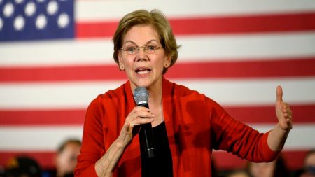 Demócrata Elizabeth Warren se retirará de la carrera presidencial este jueves