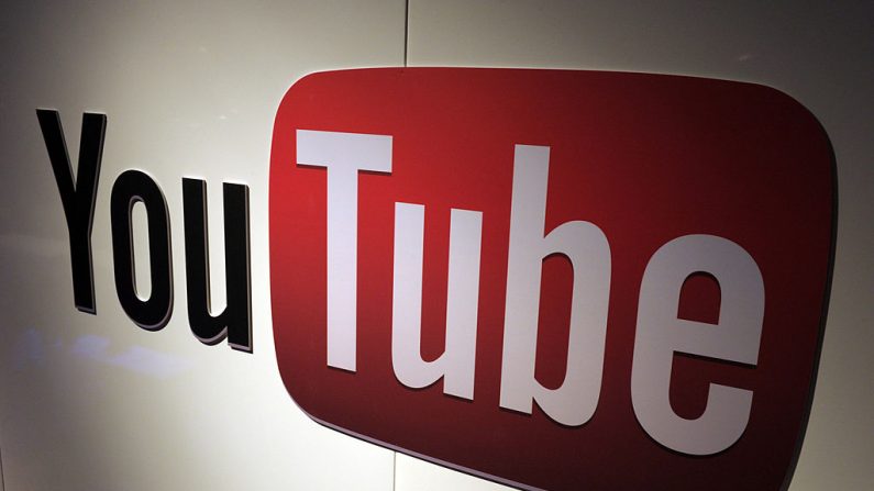 El logotipo de YouTube. (Eric Piermont / AFP a través de Getty Images)