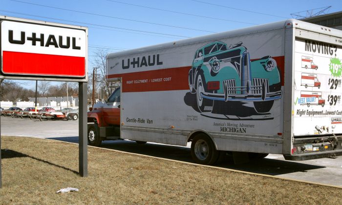 Un camión U-Haul en una foto de archivo tomada en Illinois. (Tim Boyle/Getty Images)