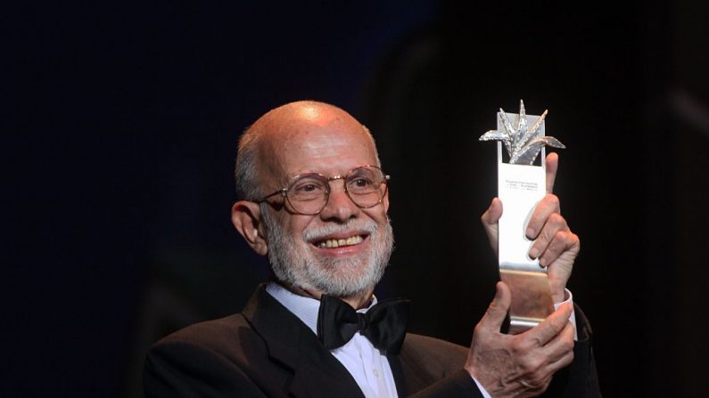 El cineasta mexicano Jaime Humberto Hermosillo recibió un premio durante el 30º Festival Internacional de Cine de Guadalajara en Guadalajara el 7 de marzo de 2015. (HECTOR GUERRERO / AFP / Getty Images)