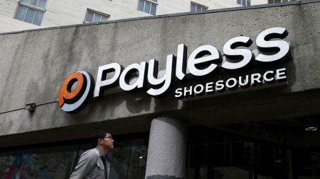 Payless sale de la bancarrota, meses después de cerrar 2500 tiendas