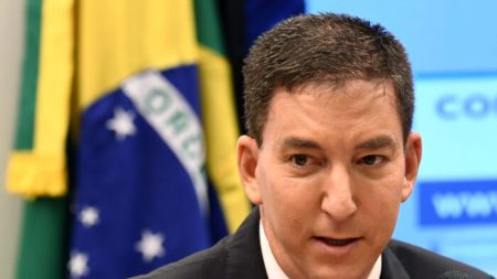 El periodista estadounidense Glenn Greenwald fue acusado de cometer cibercrímenes en Brasil