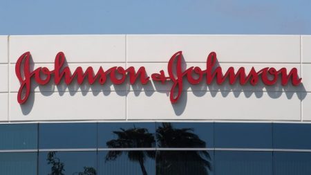 Johnson & Johnson se dividirá en dos empresas, sus acciones se disparan