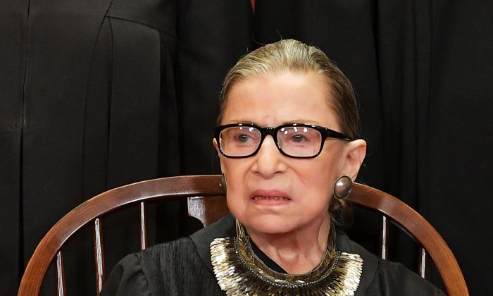 La Juez Asociada Ruth Bader Ginsburg en la Corte Suprema en Washington el 30 de noviembre de 2018. (Mandel Ngan/AFP/Getty Images)