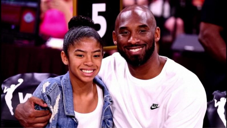 Gianna Bryant y su padre, el exjugador de la NBA Kobe Bryant, asisten al Juego de las Estrellas de la WNBA 2019 en el Mandalay Bay Events Center de Las Vegas, Nev., el 27 de julio de 2019. (Ethan Miller/Getty Images)
