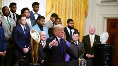 Trump recibe en la Casa Blanca al equipo de fútbol campeón: los Tigres de LSU