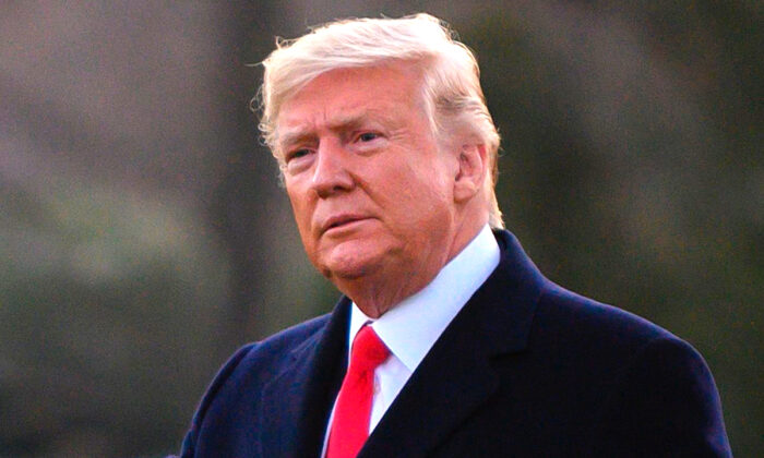 El presidente Donald Trump sale de la Casa Blanca en Washington el 18 de diciembre de 2019. (Jim Watson/AFP vía Getty Images)