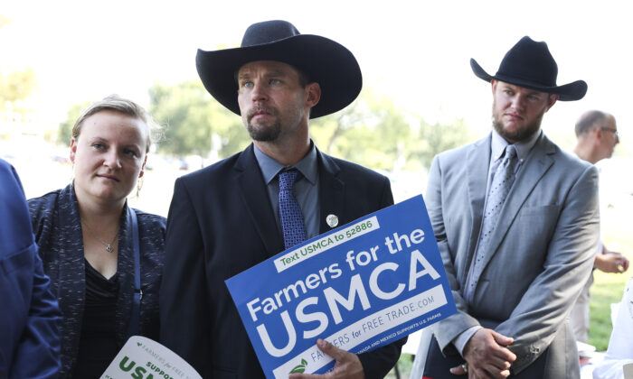 Miembros del Congreso y agricultores de todo el país se manifiestan a favor del Acuerdo Estados Unidos-México-Canadá (USMCA) en el National Mall de Washington el 12 de septiembre de 2019. (Samira Bouaou/The Epoch Times)