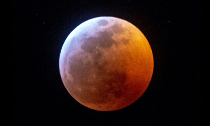 Muchos aficionados a la astronomía están entusiasmados con el evento del 10 de enero dado que solo uno de cada tres eclipses lunares son penumbrales. (Getty Images | GASTON DE CARDENAS)