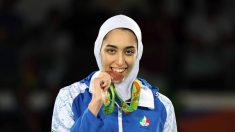 La única medallista iraní dice que abandona el país para no ser usada como propaganda política