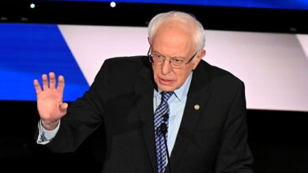 Bernie Sanders cancela un acto de campaña en Iowa por juicio del impeachment