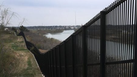 Proyecto de construcción del muro fronterizo privado en Texas puede proceder, dice juez federal