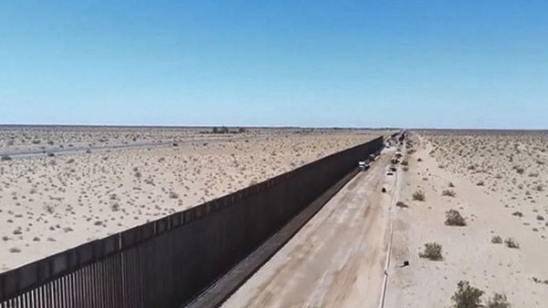 La Patrulla Fronteriza reveló una sección del muro de acero cerca de San Luis, Arizona, durante el fin de semana (CPB)
