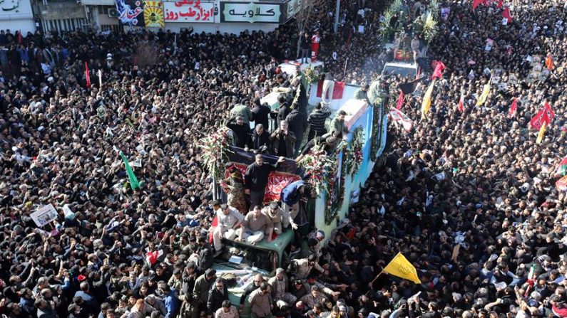 Más de 50 muertos por una estampida durante el funeral de Soleimaní en Irán. EFE/EPA/STR