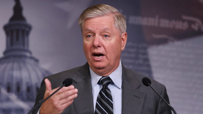 El presidente del Senado, Lindsey Graham (R-S.C.), celebra una conferencia de prensa en el Capitolio de Estados Unidos en Washington el 9 de diciembre de 2019. (Chip Somodevilla/Getty Images)