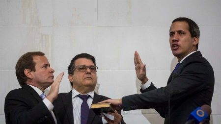 Oposição volta a proclamar Guaidó como presidente interino da Venezuela