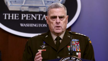 Milley dice que operación del Comando África está bajo revisión, niega retirada de EE.UU.