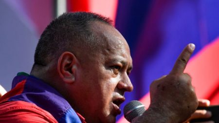 Diosdado Cabello diz que ‘Argentina verá de que lado se encaixa’ e pede a chavistas que sigam o regime