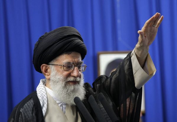 Segundo especialistas, o exército iraniano responde diretamente ao líder supremo, o aiatolá Ali Khamenei (BEHROUZ MEHRI / AFP via Getty Images)