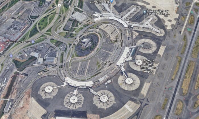 Una imagen de Google Maps muestra el aeropuerto de Newark en Newark, Nueva Jersey (Google Maps)