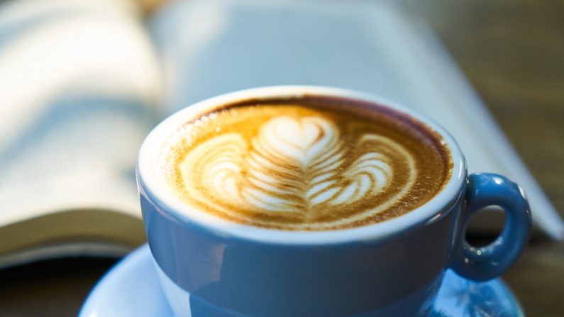 El café es una bebida querida por muchos estadounidenses y tiene beneficios para la salud que ayudan a justificar su adicción. (Piqsels/CCO)