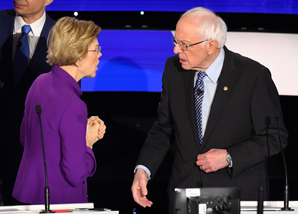 Elizabeth Warren (D-Mass.) y Bernie Sanders (I-Vt.)