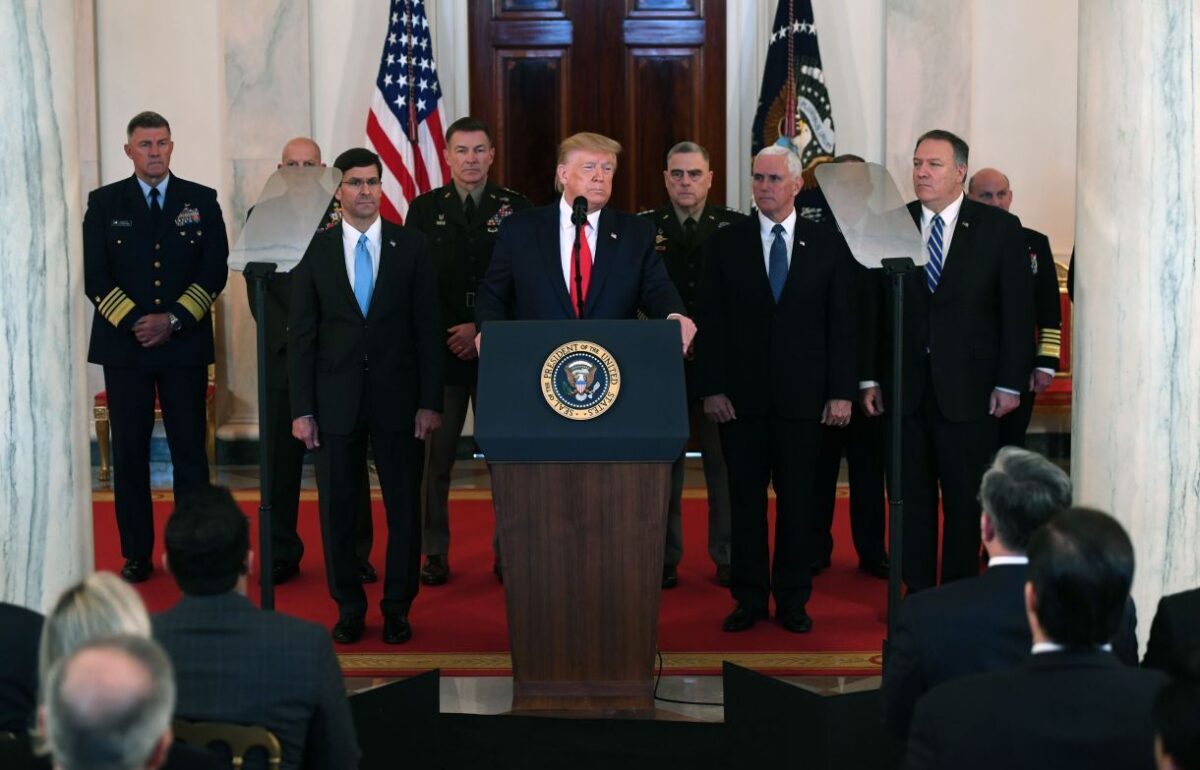 El Presidente Donald Trump habla sobre la situación con Irán en el Gran Vestíbulo de la Casa Blanca en Washington