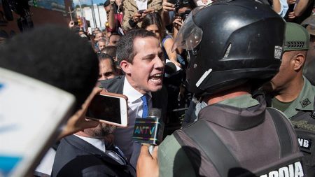 Sindicato diz que jornalistas foram agredidos e roubados na Venezuela