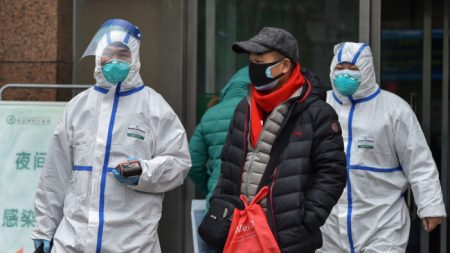 EE.UU. evacuará en un único vuelo a sus ciudadanos de la ciudad china infectada por el coronavirus