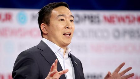 Andrew Yang abandona la carrera por la candidatura demócrata en EE.UU.