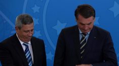El presidente Bolsonaro juramenta al octavo militar entre sus 22 ministros