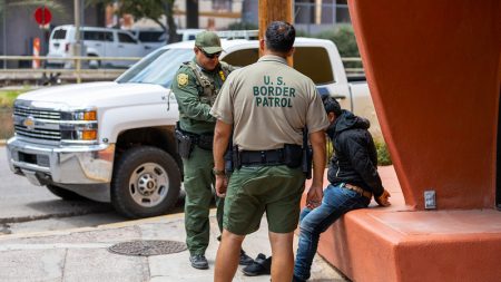 Niños de Arizona son reclutados por cárteles para contrabandear drogas en la frontera EE.UU-México