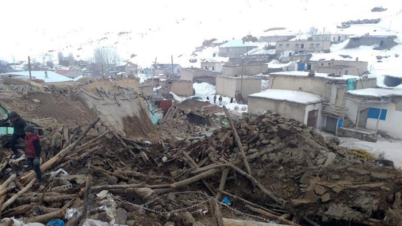 Nueve muertos en el este de Turquía por terremoto con epicentro en Irán. (Imagen EFE/EPA/DHA AGENCY)
