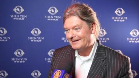 CEO de empresa de internet se inspira al ver el espectáculo de Shen Yun en Alemania